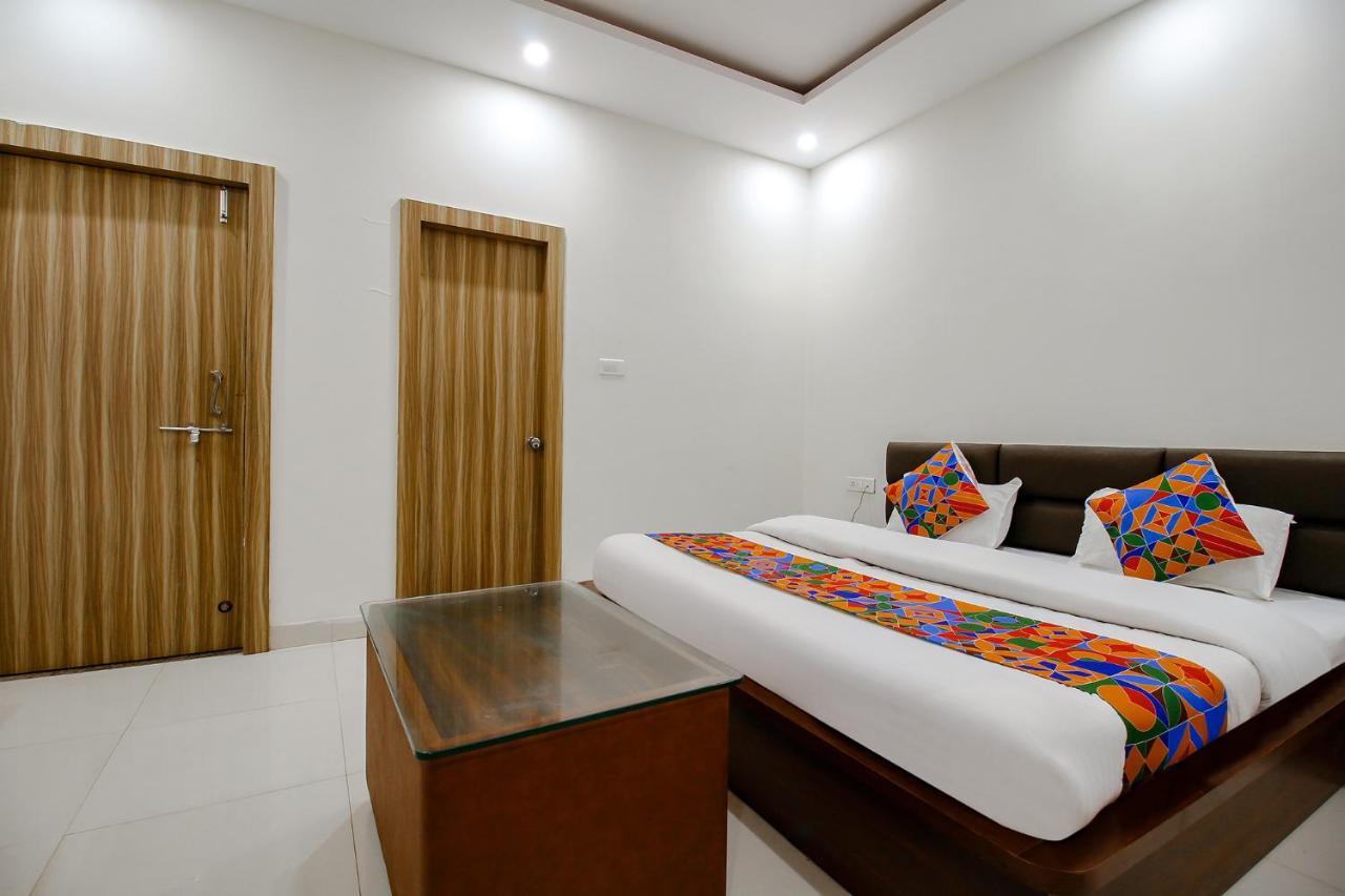 Fabexpress Yuvan Gouharganj Exterior photo